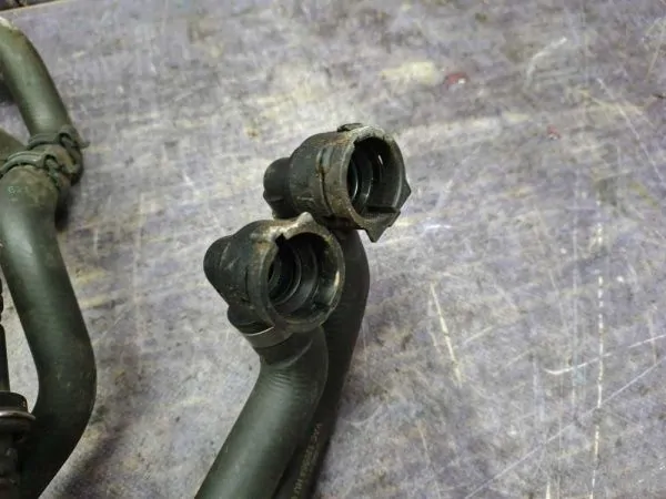 Патрубок системы охлаждения Volkswagen Touran 1T2