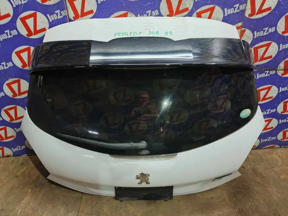 Дверь багажника Peugeot 208 A9