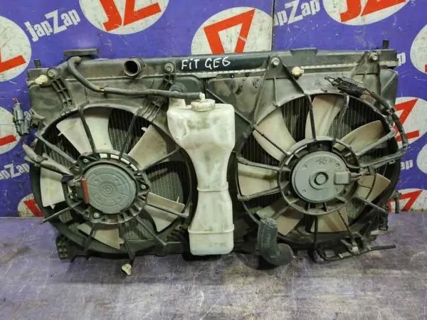 Радиатор охлаждения двигателя Honda Fit GE6