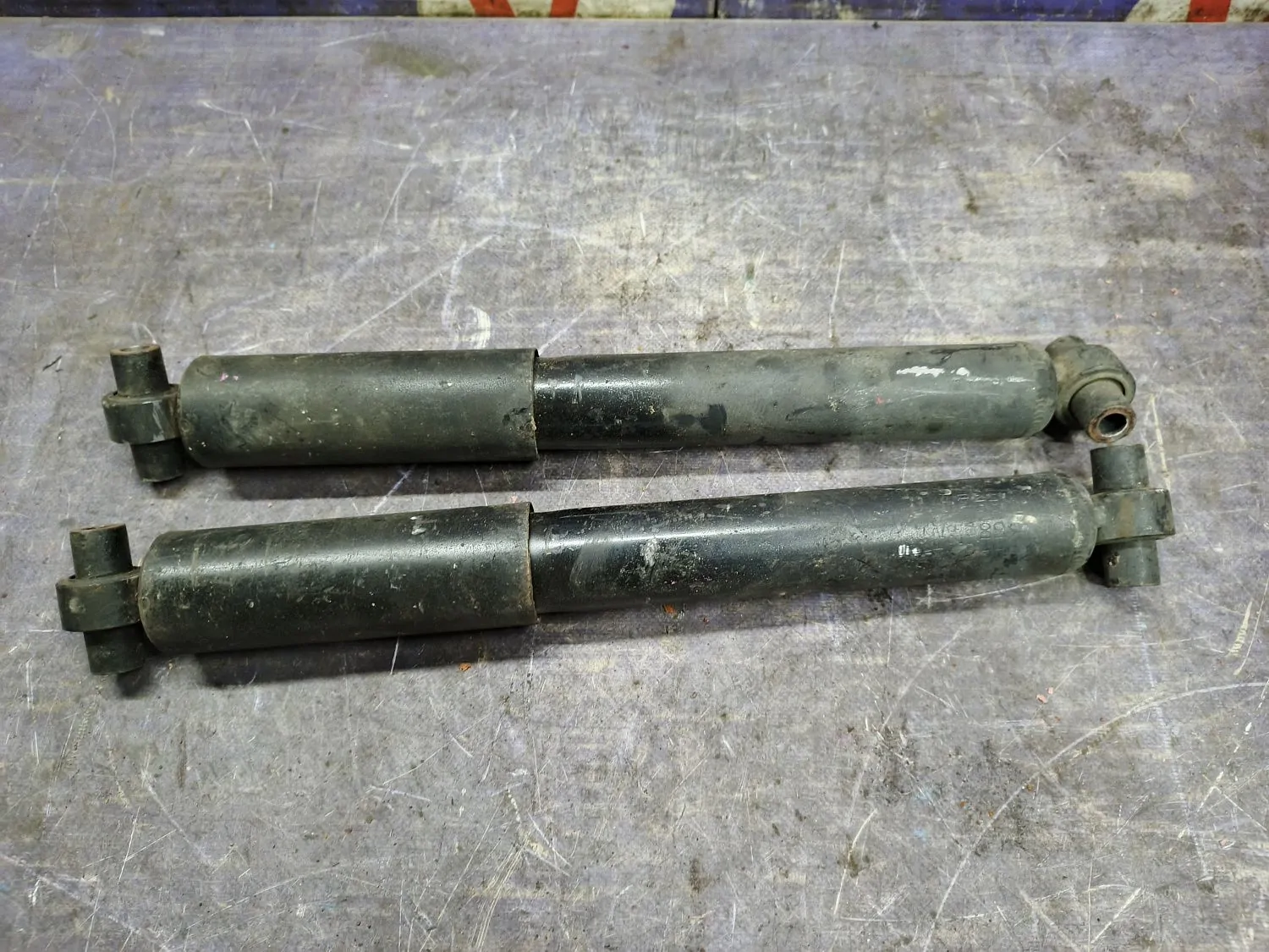 Амортизатор подвески Mazda Atenza GYEW