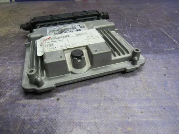 Блок управления двигателем Volkswagen Sharan 7N1