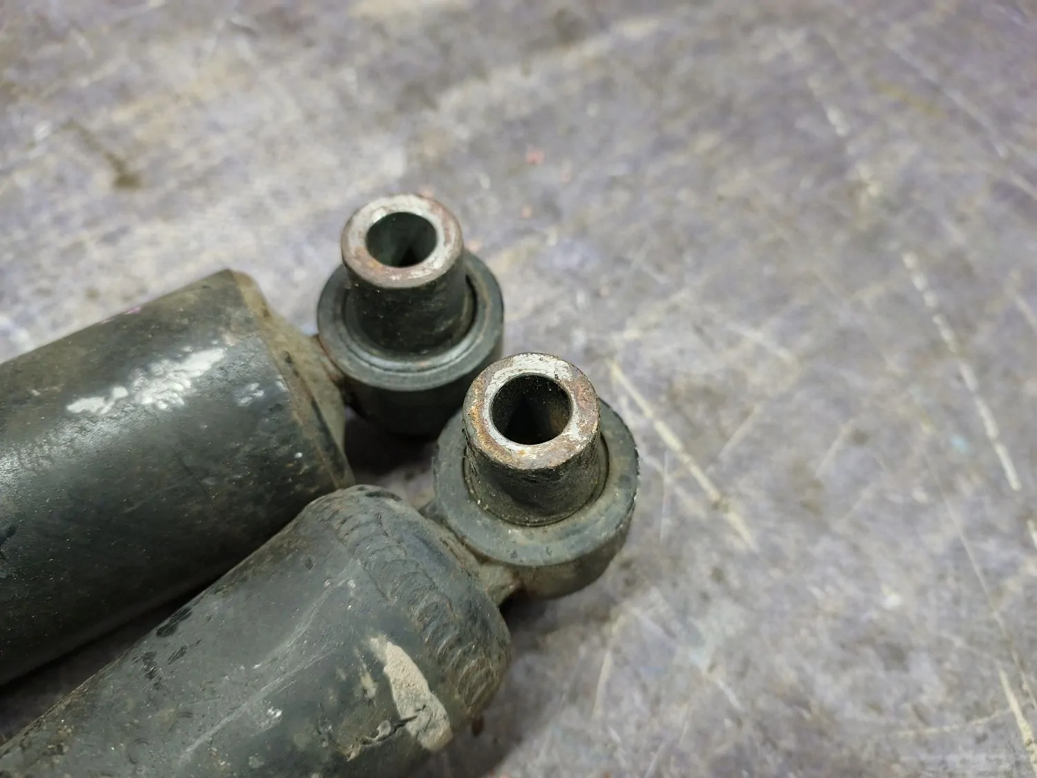 Амортизатор подвески Mazda Atenza GYEW