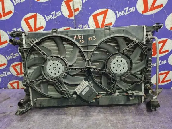 Радиатор охлаждения двигателя Audi A5 8T3