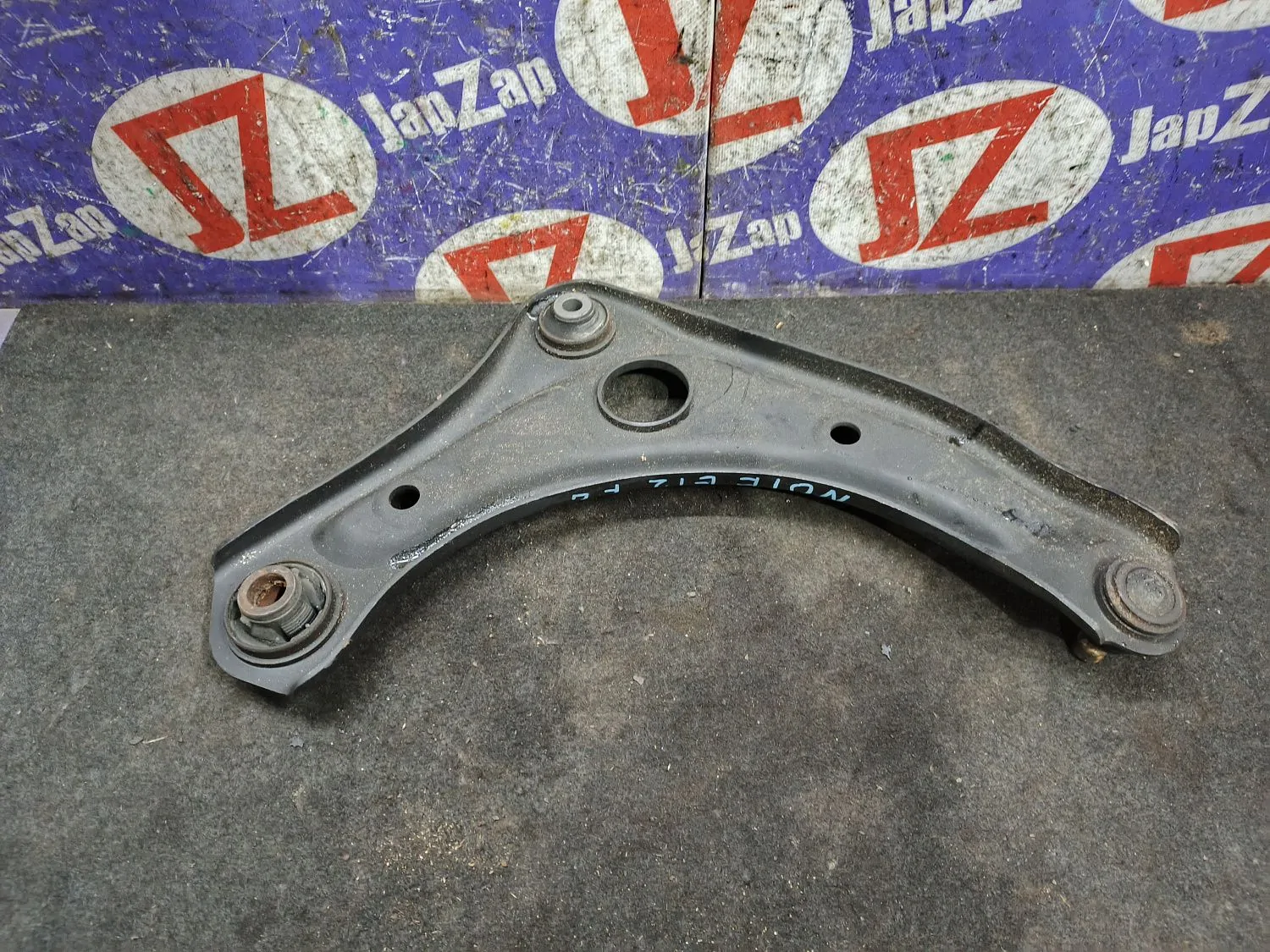 Рычаг Nissan Note E12
