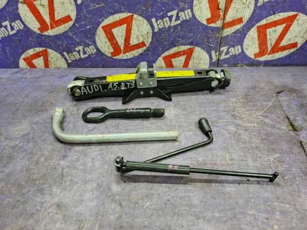 Домкрат для легкового автомобиля