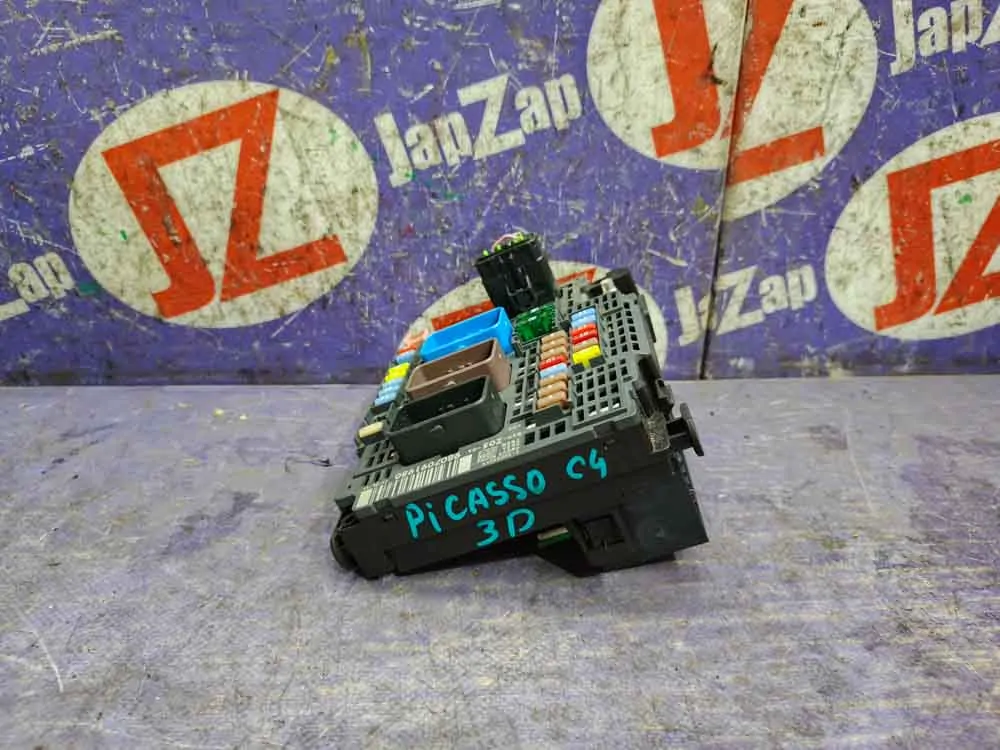 Блок предохранителей, реле Citroen C4 Picasso 3D