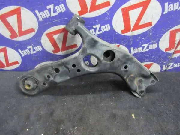 Рычаг Toyota Prius ZVW30