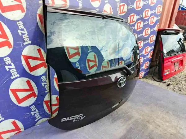 Дверь багажника Toyota Passo KGC30