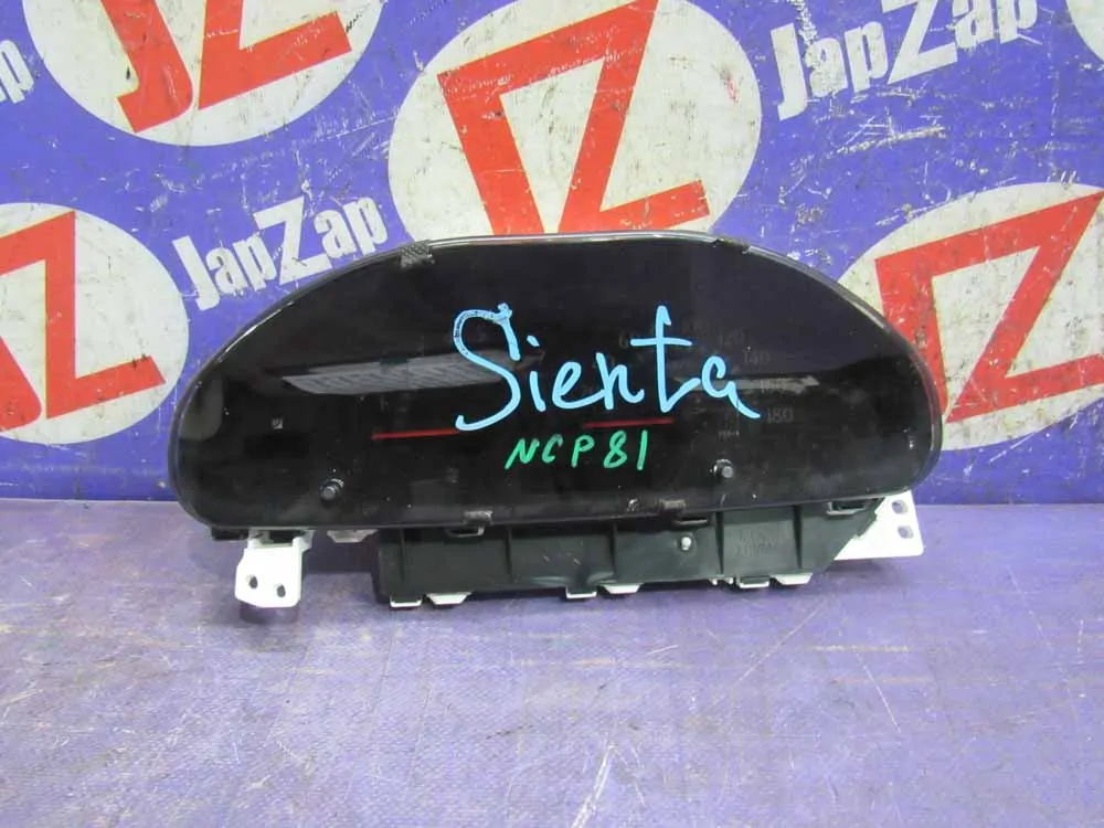 Панель приборов Toyota Sienta NCP81