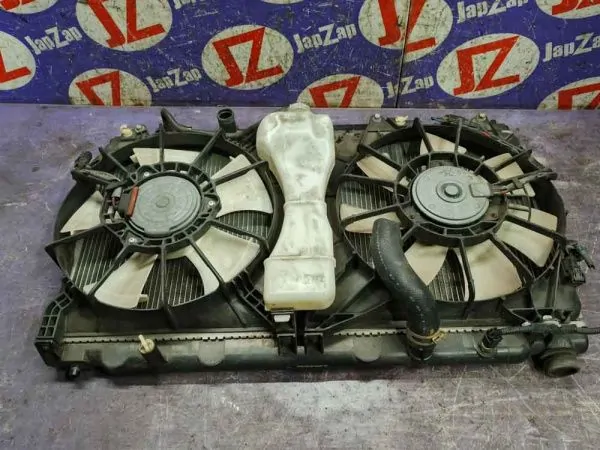 Радиатор охлаждения двигателя Honda Fit GE6