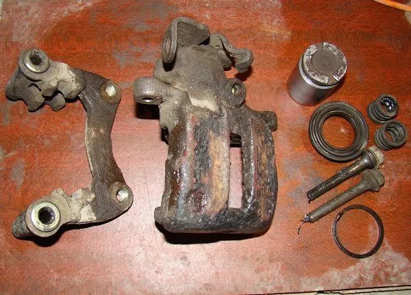 При ремонте тормозной системы некоторые изношенные запчасти допустимо заменять контрактными