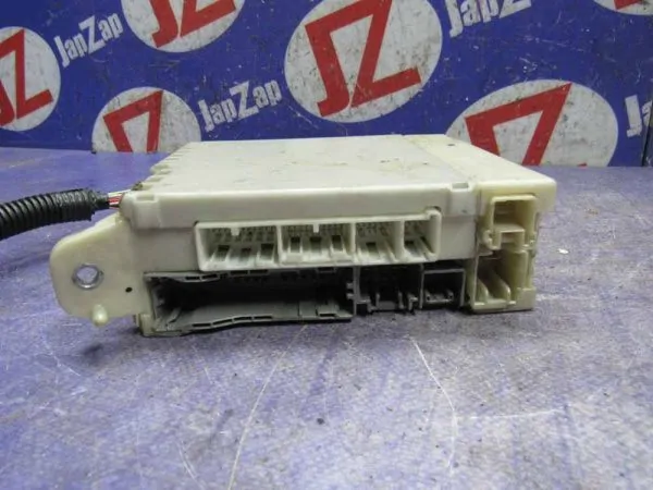 Блок предохранителей, реле Lexus IS GSE21