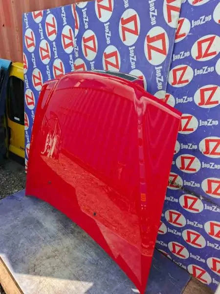 Капот Volvo V70 LW56