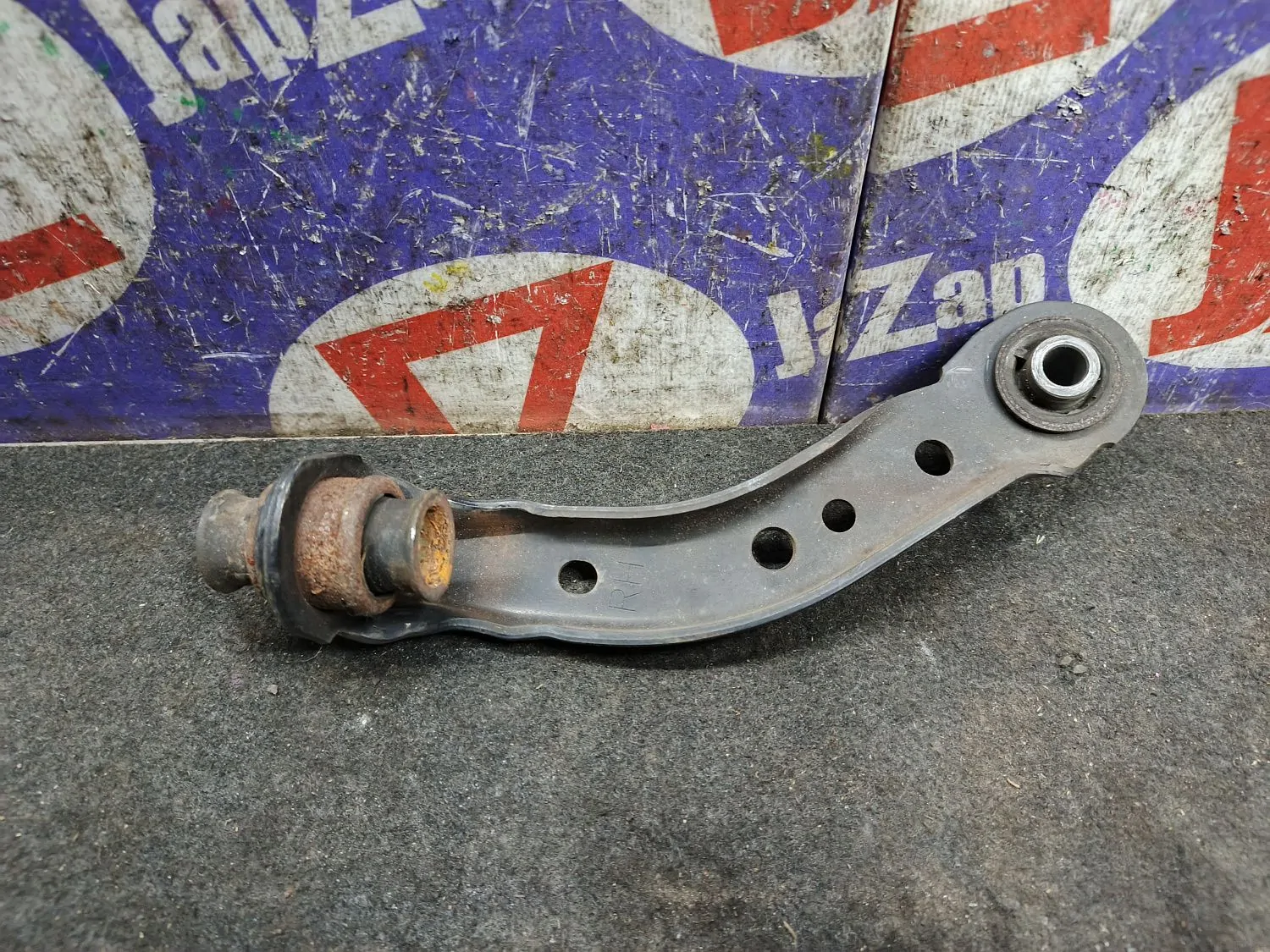 Рычаг Nissan March AK12