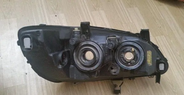 Фара для Subaru Traviq, вид сзади