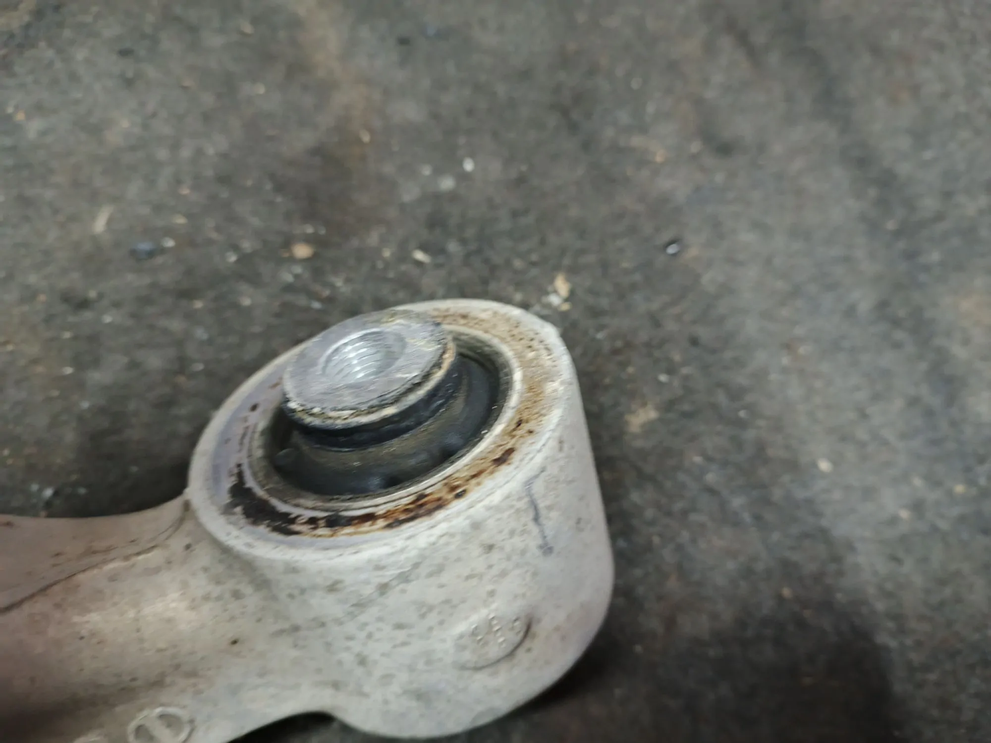 Рычаг для Nissan Fuga Y51  VQ25HR  перед право   