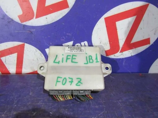 Блок управления двигателем Honda Life JB1