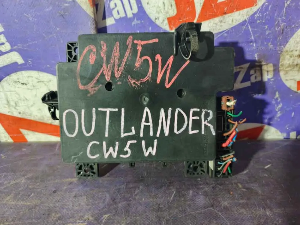 Блок предохранителей, реле Mitsubishi Outlander CW5W