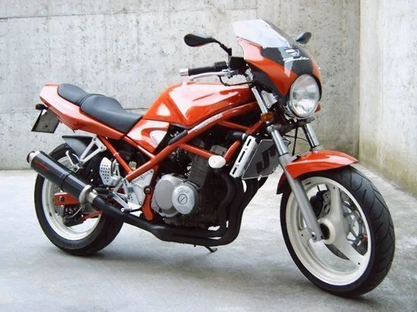 Немного оттюнингованный Suzuki Bandit 400