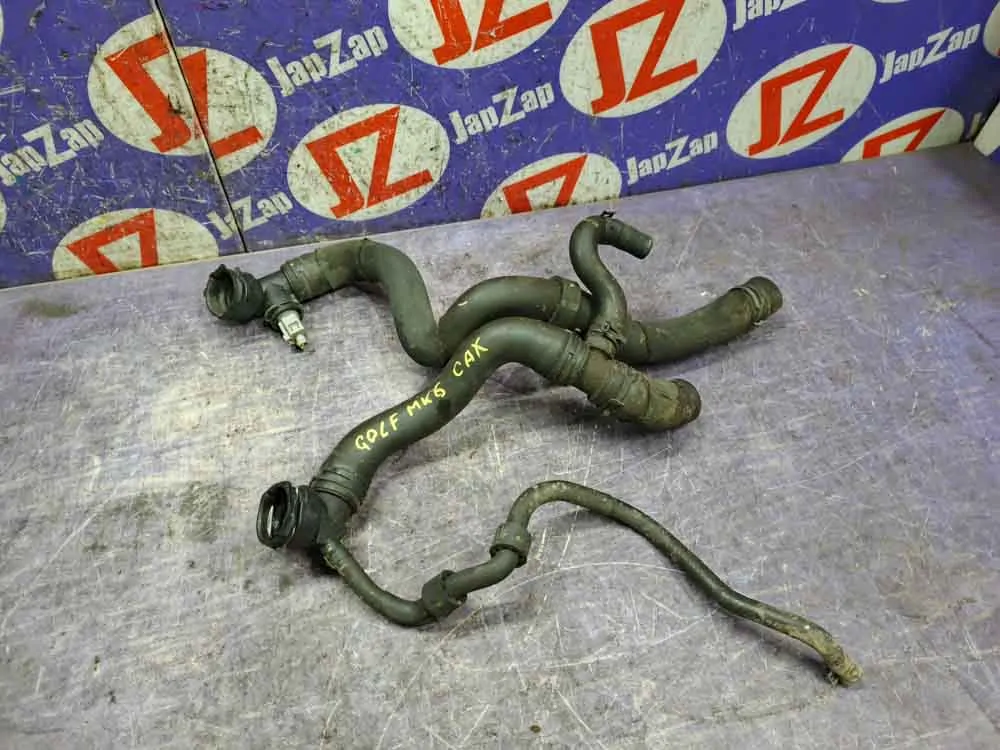 Патрубок системы охлаждения Volkswagen Golf 5K1