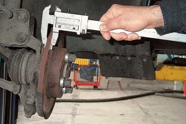 Если диски износились больше, чем по 1 мм с каждой стороны, пора менять!