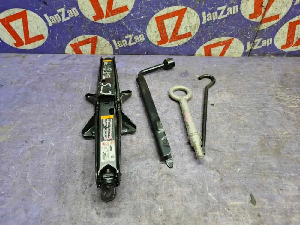 Домкрат для легкового автомобиля