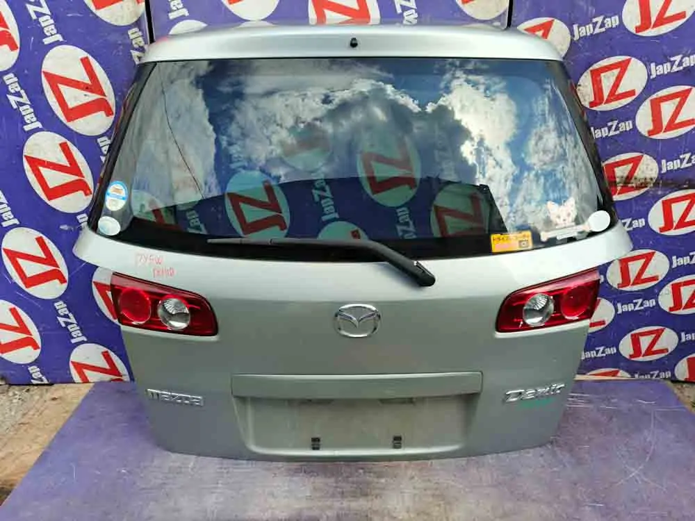 Дверь багажника Mazda Demio DY3W