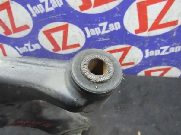 Рычаг Toyota Prius ZVW30