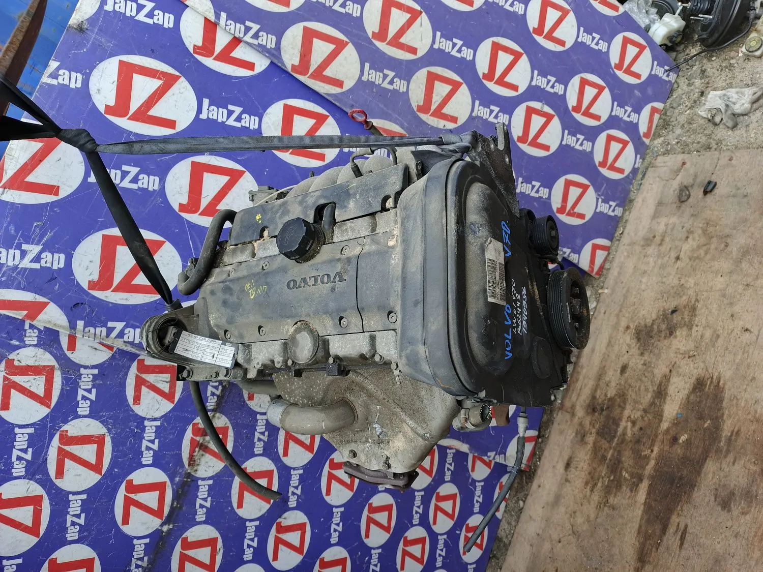 Двигатель Volvo V70 LW61