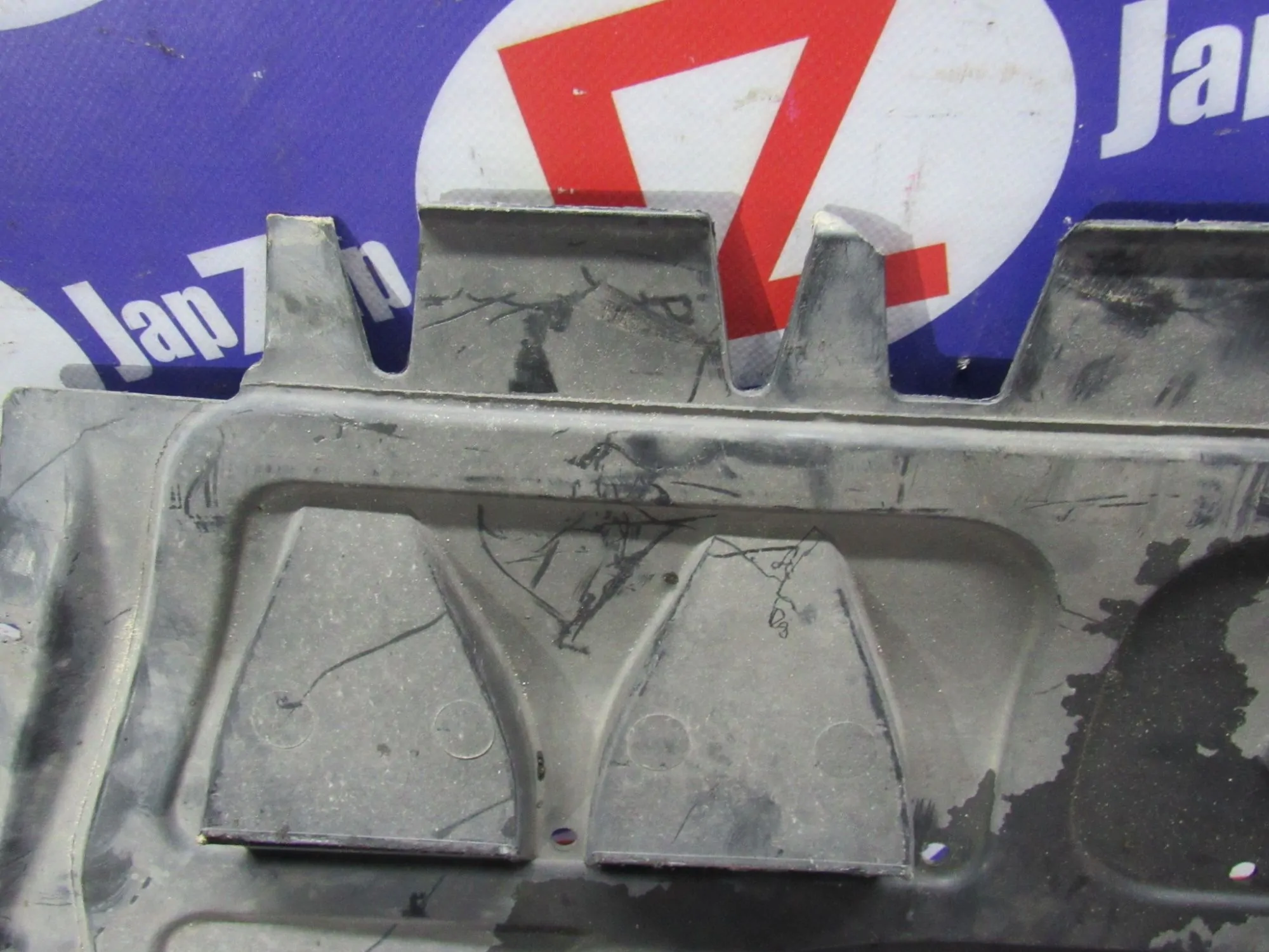 Защита двигателя для Volkswagen Passat CC B6  BWS  перед  низ 3c8825235 