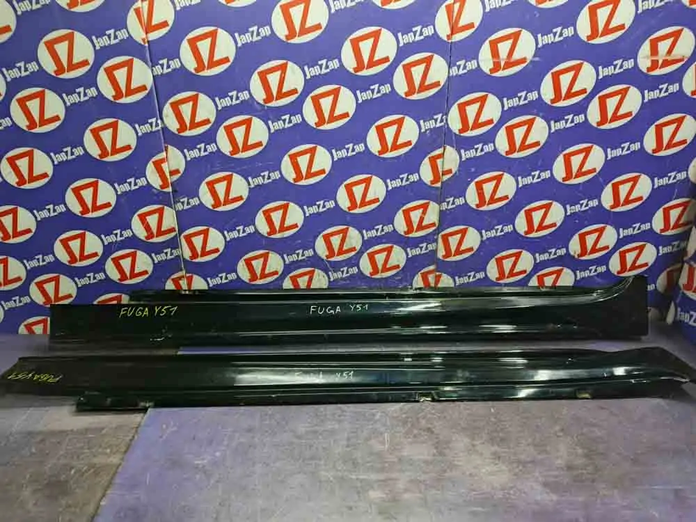 Порог пластиковый Nissan Fuga Y51