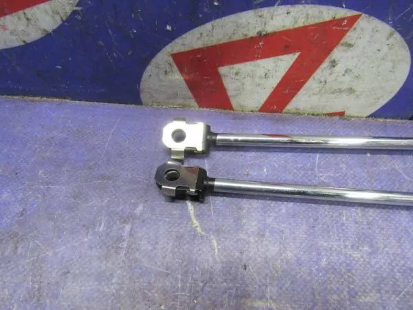 Амортизатор крышки багажника Lexus IS GSE21