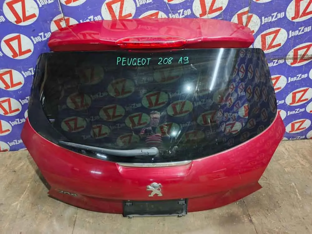 Дверь багажника Peugeot 208 A9