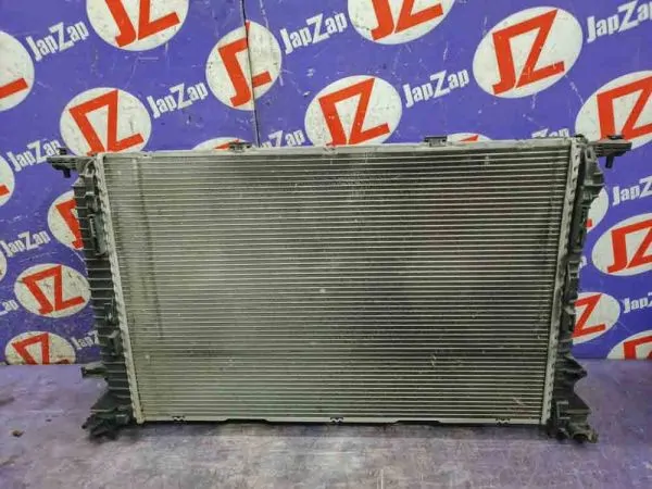 Радиатор охлаждения двигателя Audi A5 8T3