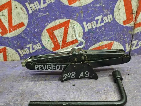 Домкрат для легкового автомобиля