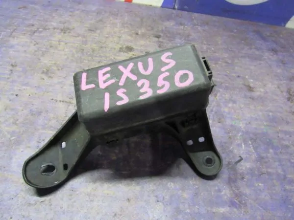 Блок предохранителей, реле Lexus IS GSE21