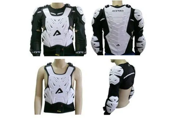 Для безопасных поездок на мотоцикле нужна серьезная экипировка