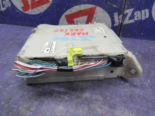 Блок предохранителей, реле Toyota Mark X GRX120