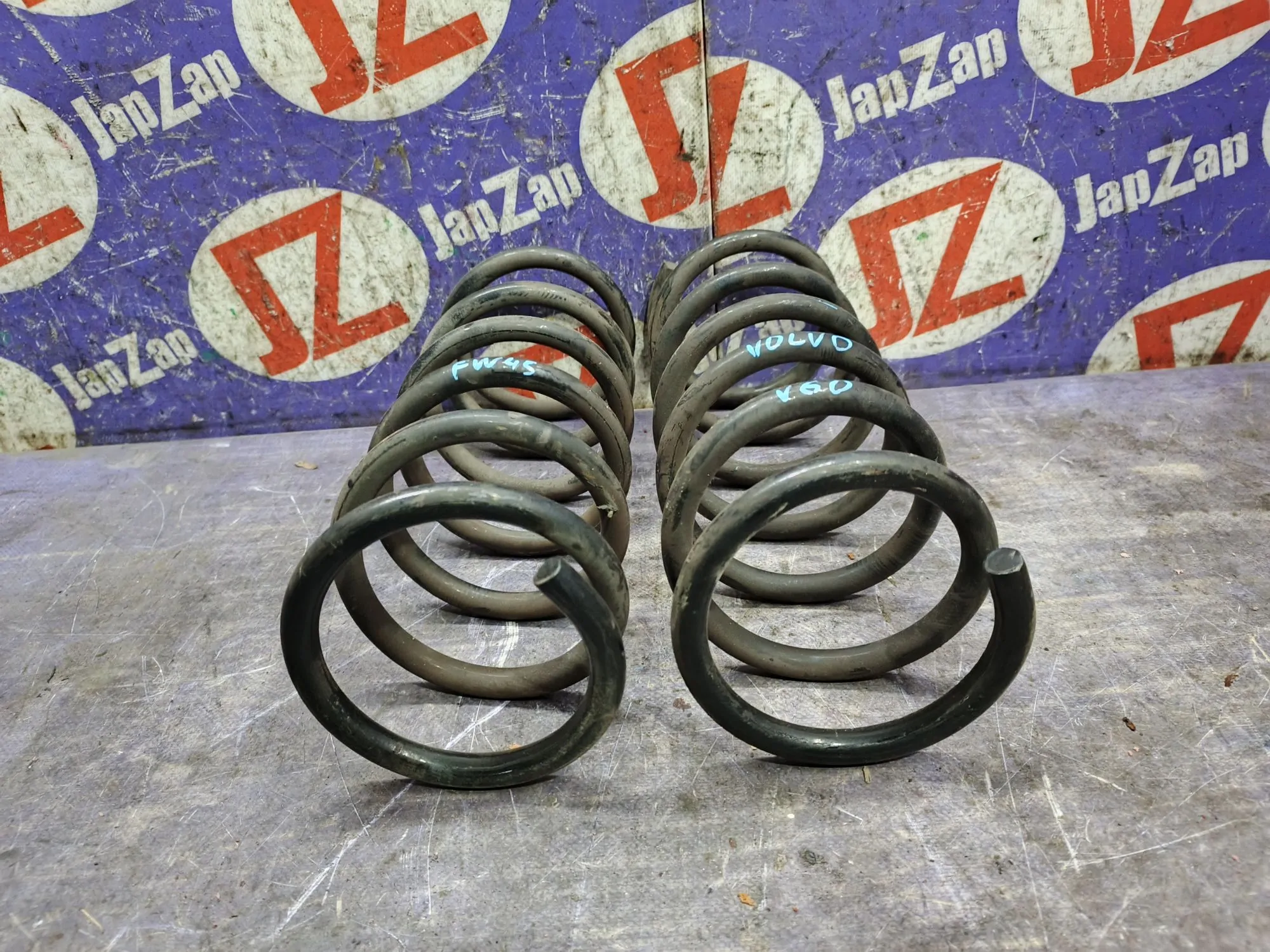 Пружина подвески для Volvo V60 FW45  B4164T  зад    