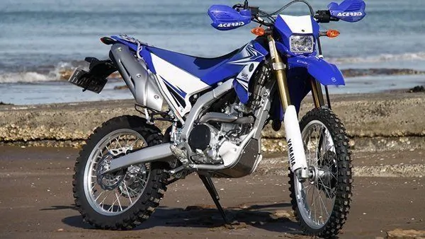 Специфическую форму мотоциклов эндуро ни с чем не спутать (на фото – Yamaha WR250)