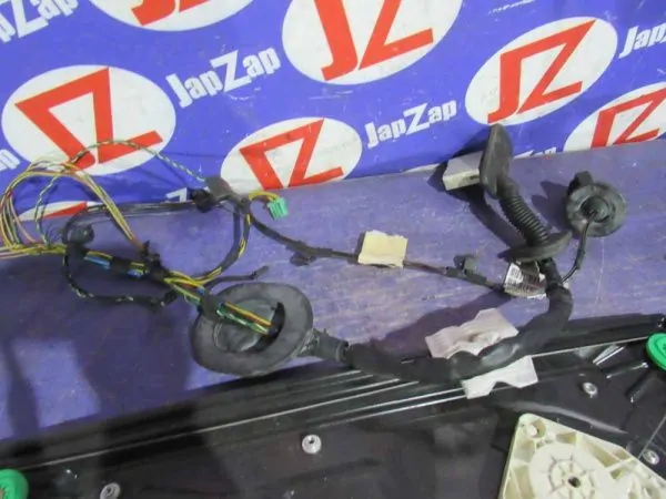 Стеклоподъемный механизм Land Rover Discovery L319