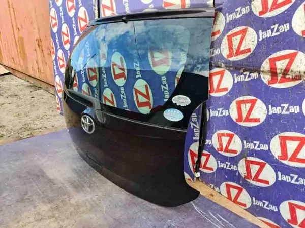 Дверь багажника Toyota Passo KGC30