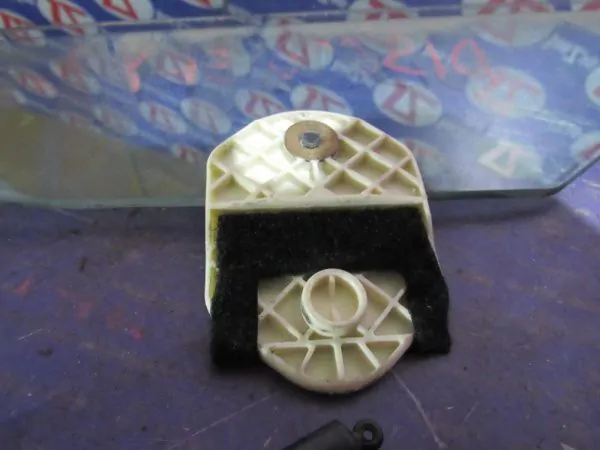 Стекло двери Land Rover Discovery L319