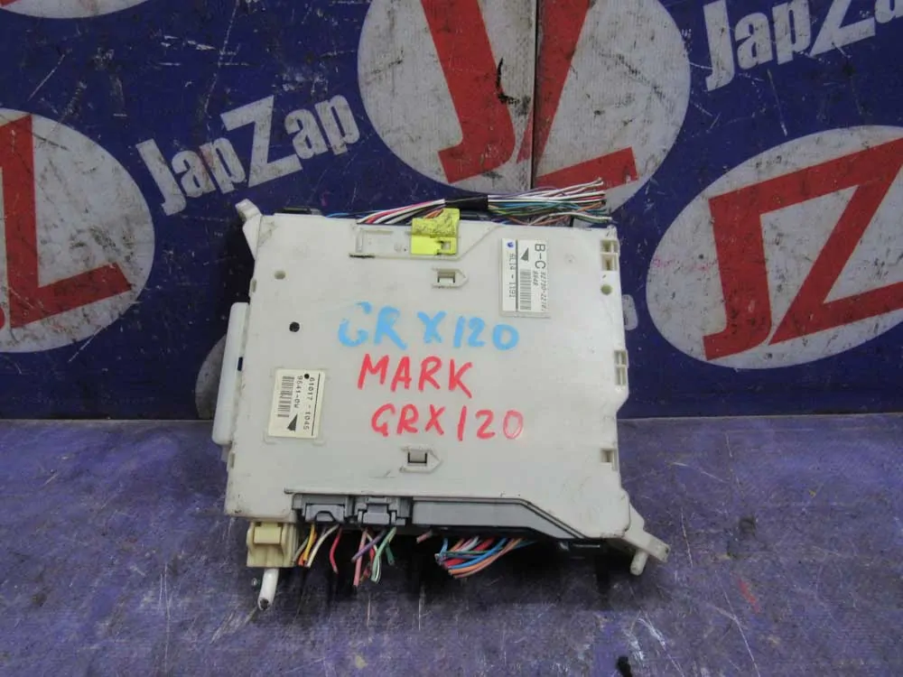 Блок предохранителей, реле Toyota Mark X GRX120