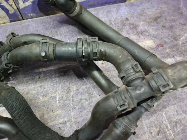 Патрубок системы охлаждения Volkswagen Touran 1T2