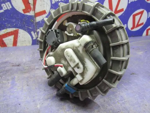 Насос топливный Toyota Prius ZVW30