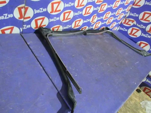 Уплотнитель для крыши Mitsubishi Eclipse D52A