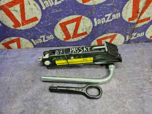 Домкрат для легкового автомобиля