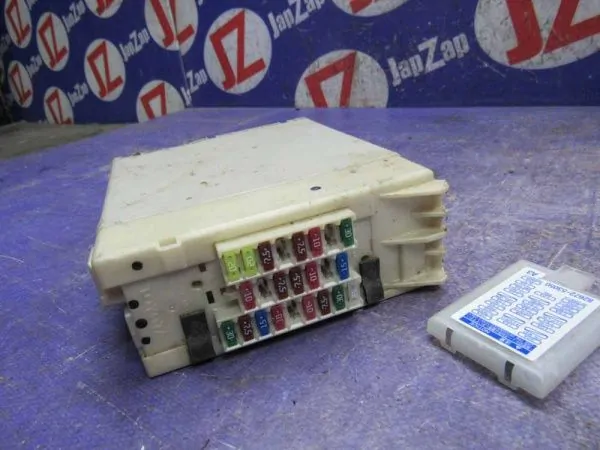 Блок предохранителей, реле Lexus IS GSE21