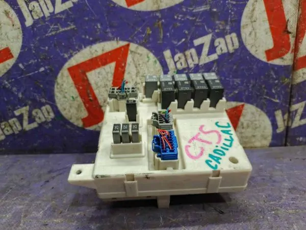 Блок предохранителей, реле Cadillac CTS 